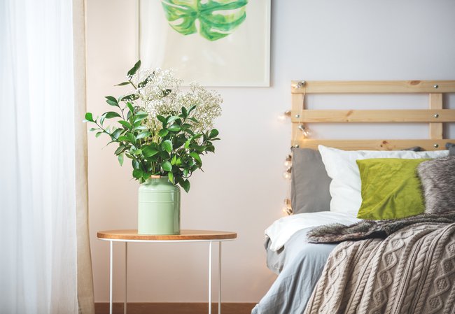 Flowers-next-to-bed